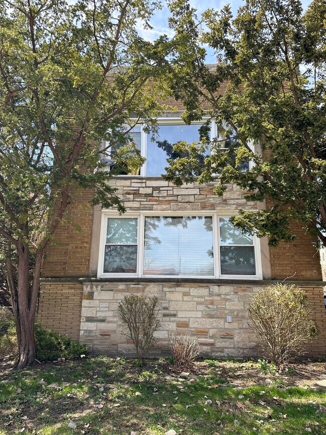 Primary Photo - 8118 S Saginaw Ave