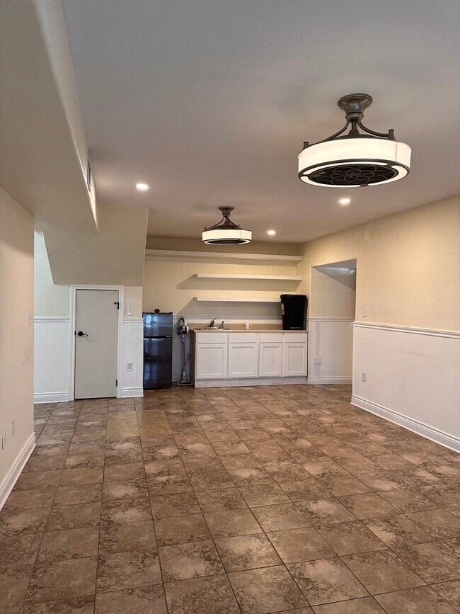 Kitchen - 928 Eventide Dr