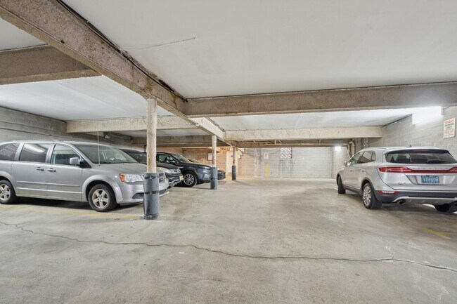Building Photo - 56 68th St
