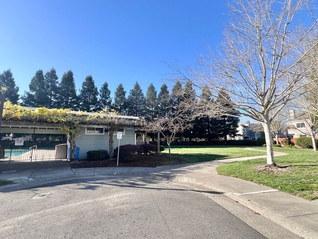 Building Photo - Prime Petaluma 3-Bedroom, 2.5-Bath Home Near Shopping & Amenities