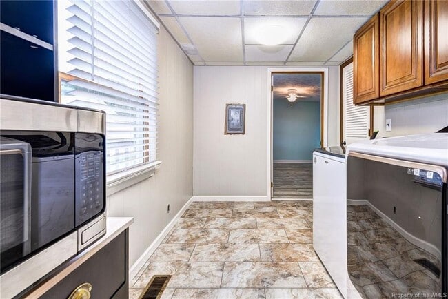 Building Photo - 5930 Farmers Dr