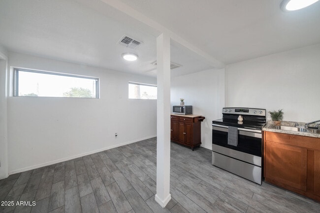 Building Photo - 1108 S 33rd Ave