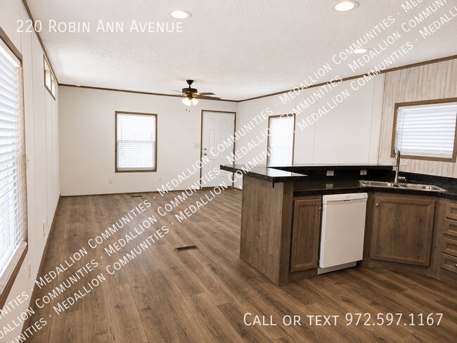 Building Photo - 220 Robin Ann Ave