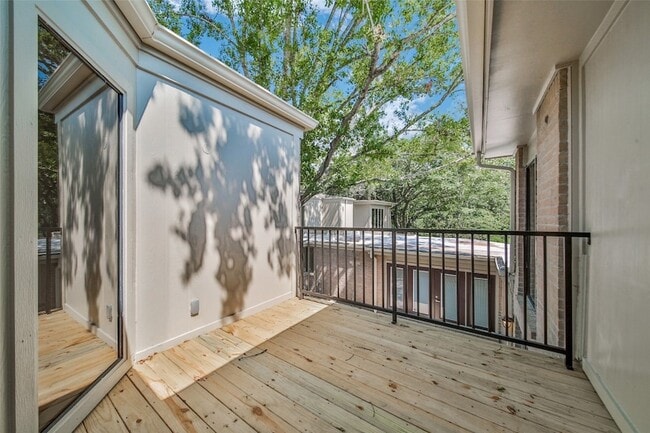 Building Photo - 15607 Memorial Dr