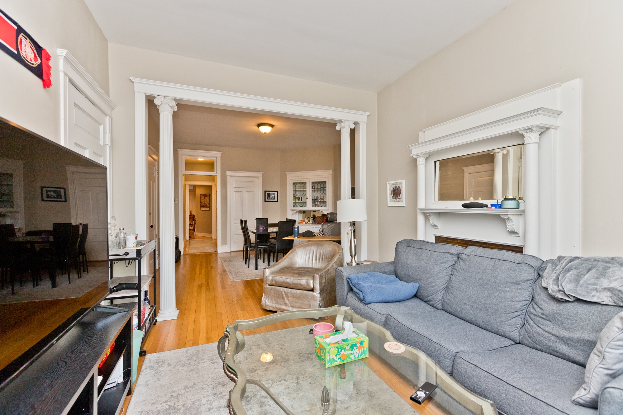 Building Photo - 3350 N Sheffield Ave