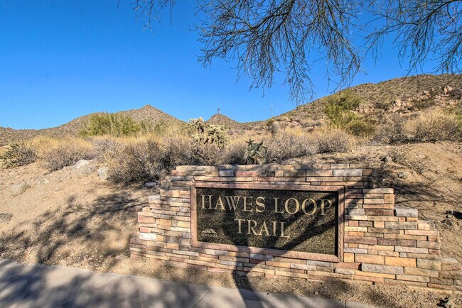 Building Photo - 3055 N Red Mountain