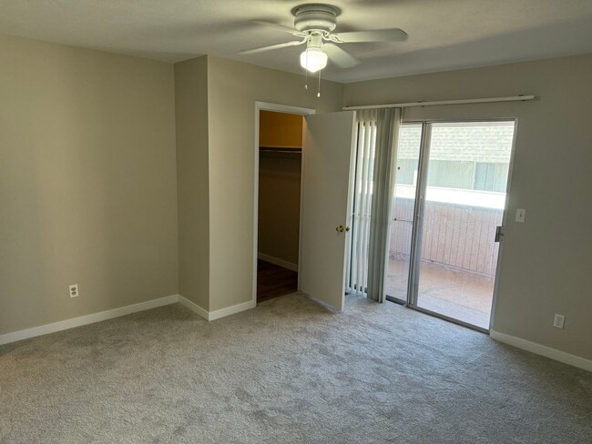 Building Photo - Spacious 2-bed, 1.5-bath Townhouse-Delivers Comfort & Convenience