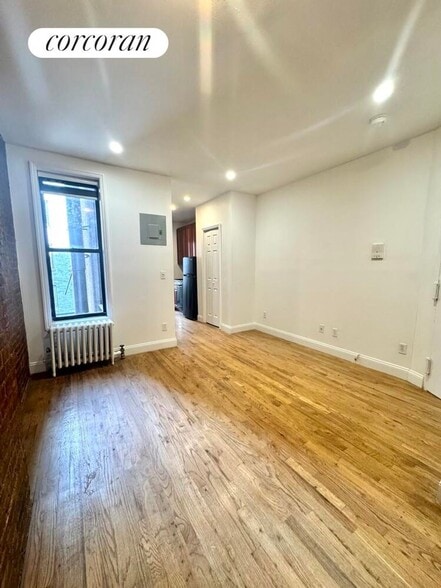 Building Photo - 509 E 81st St