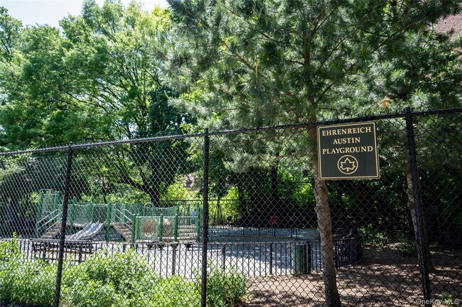 Building Photo - 73-20 Austin St