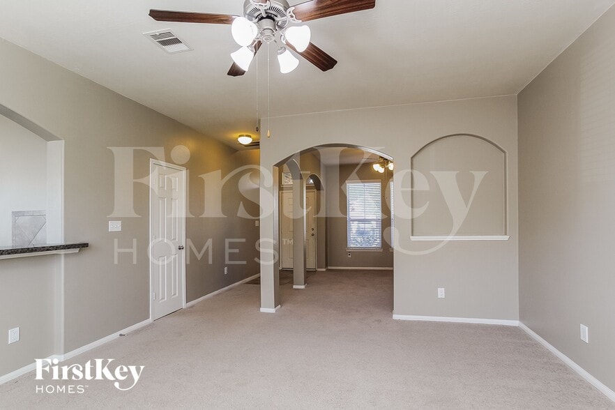 Building Photo - 16318 River Wood Ct