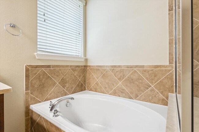 Building Photo - 1013 Fred Couples Ct