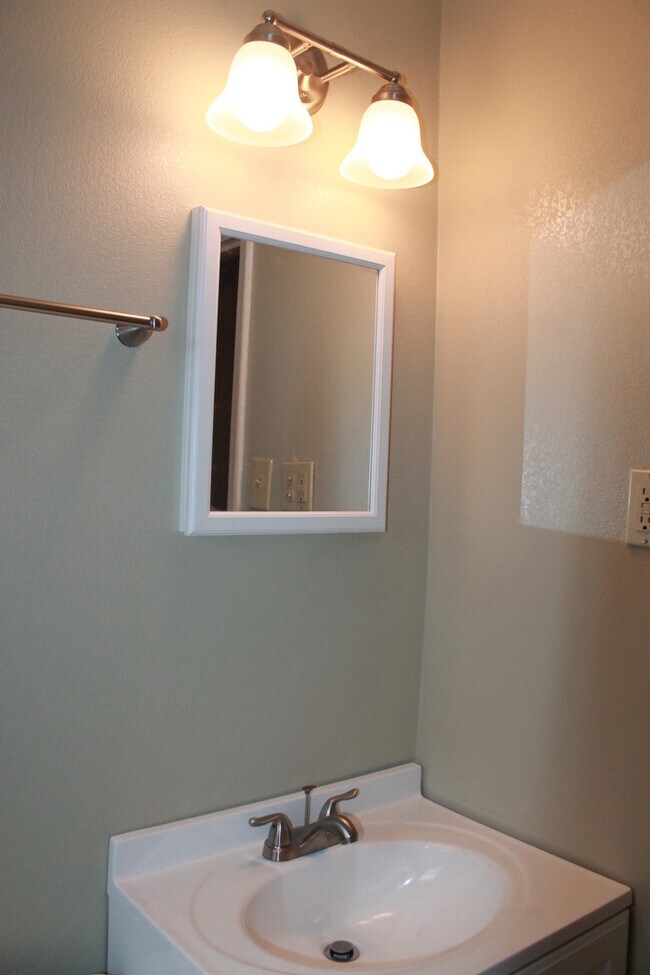Building Photo - 426 E Northrup Dr