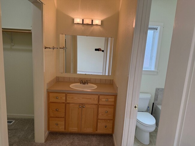 Building Photo - Beautiful 3 bedroom 2 bath house in Cottage Grove!