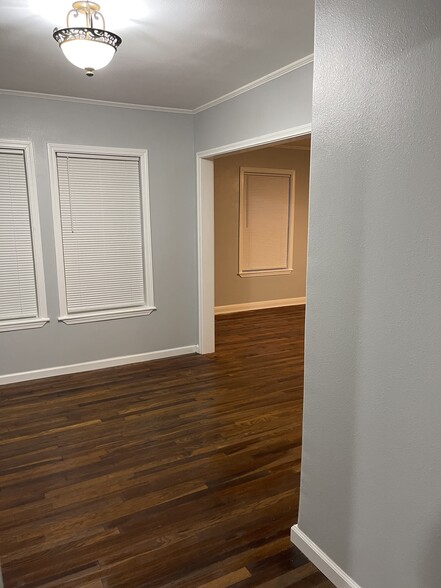 Living & Dining - 229 W George St