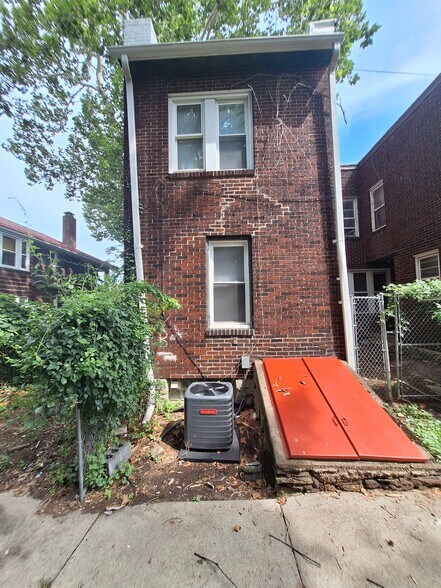 Building Photo - 824 Ramsey St