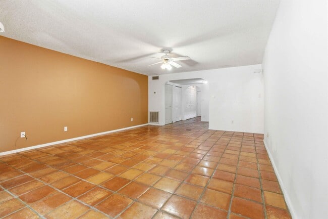 Building Photo - 2107 Hidden Grove Ln