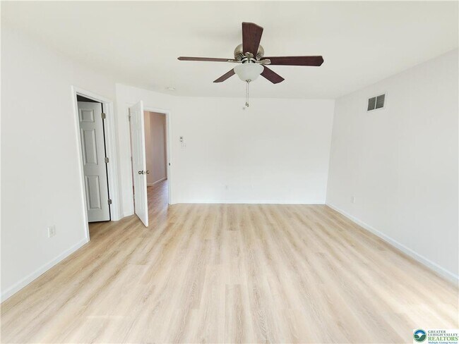 Building Photo - 937 King Way