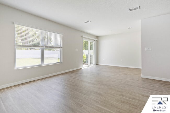Building Photo - 8 Ullman Ct