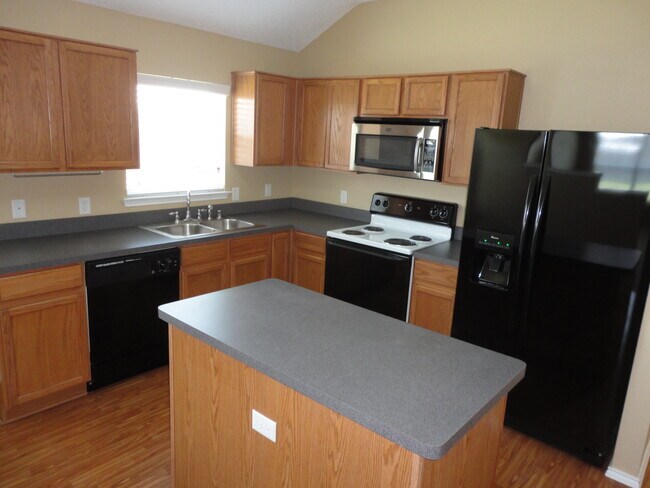 Building Photo - 1505 Shady Shores Dr