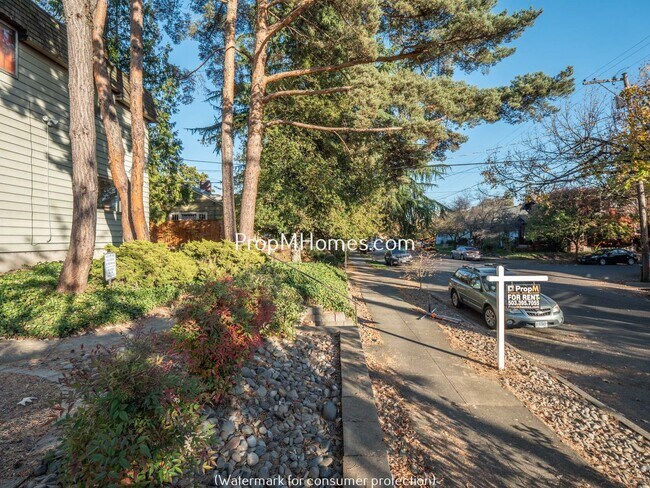 Building Photo - One Bedroom Hawthorne Apartment w/ Secure ...