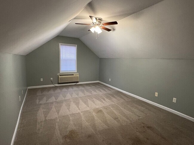 Building Photo - Lovely 3 Bed 2 Bath Raeford Home