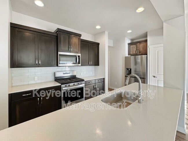 Building Photo - 2337 E Danzee Dr