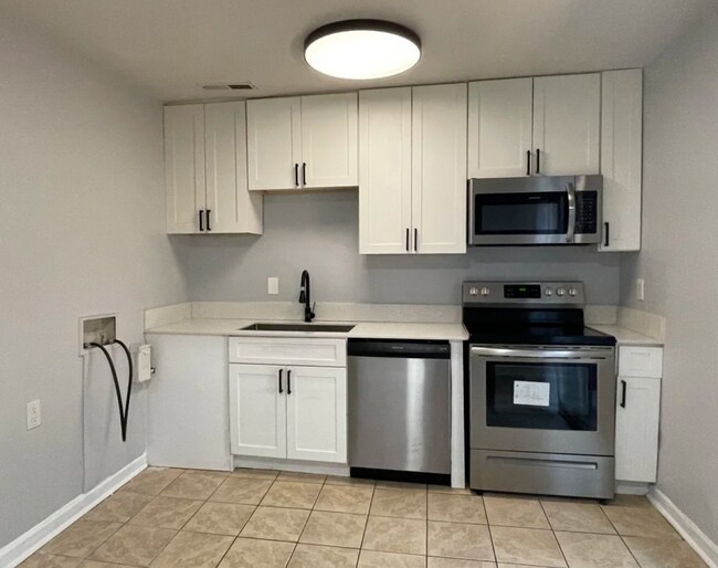 Building Photo - Spacious, affordable two bedroom townhouse in a great location in Charlotte!