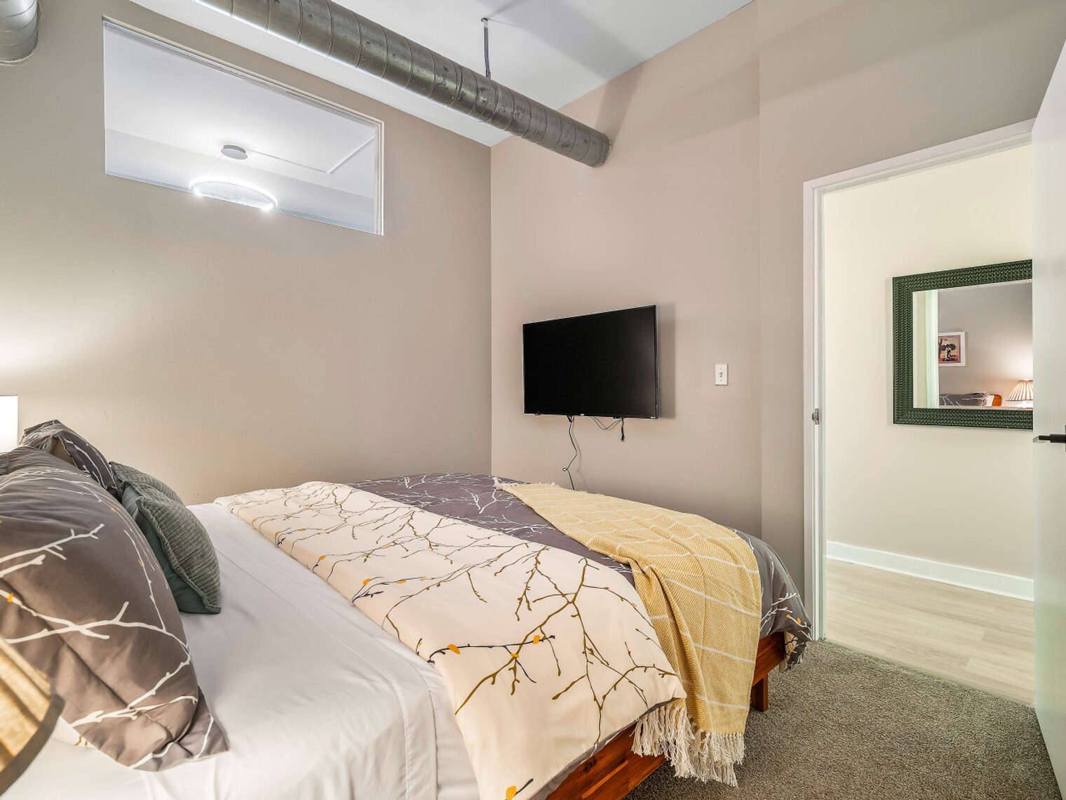 Building Photo - 1211 W 9th St