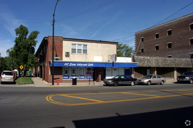Building Photo - 5400 N Kedzie Ave
