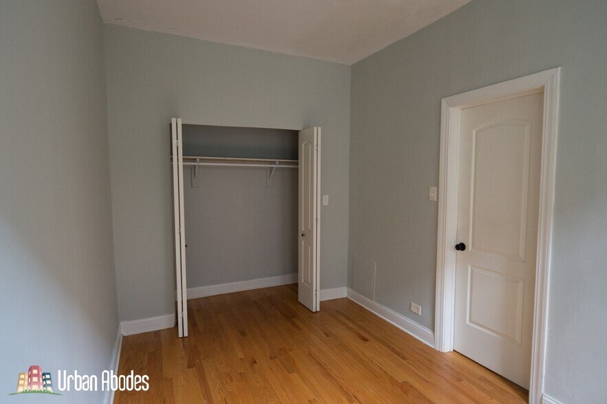 Building Photo - 4614 N Paulina St