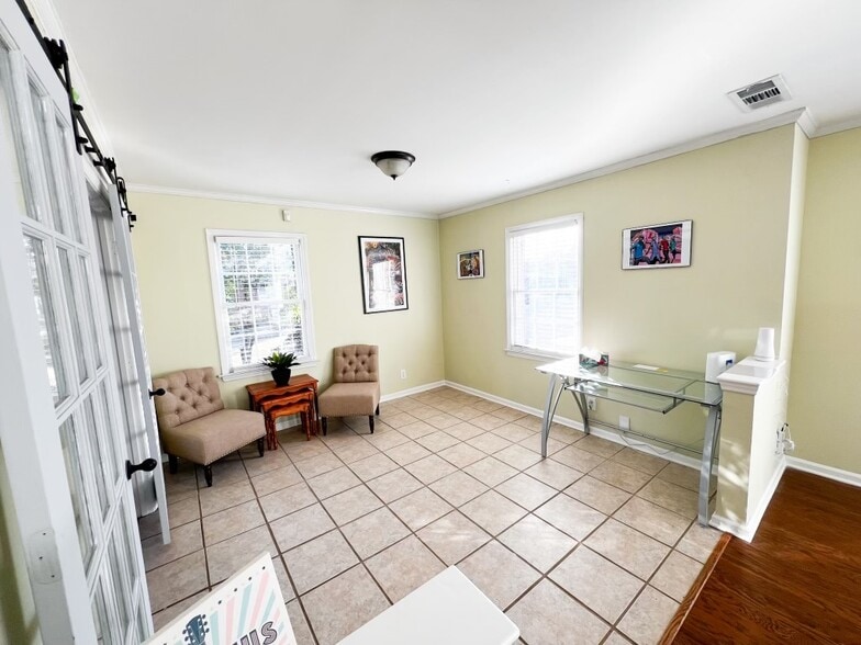 Office space - 1488 Quince Cv