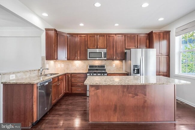 Building Photo - 43190 Loudoun Reserve Dr