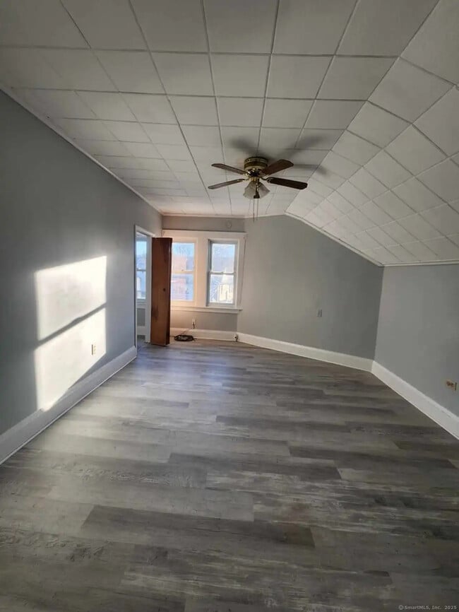 Building Photo - 62 Montauk Ave