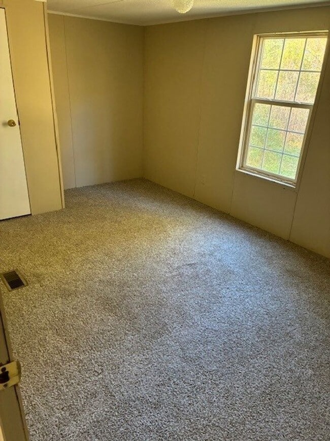 Building Photo - For Rent: 2 BD / 2 BA Home – Cedar Hill, TN