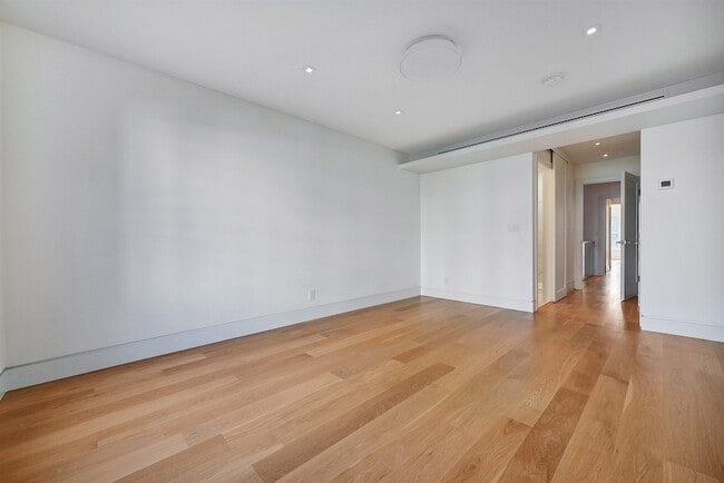 Building Photo - 122 Jefferson St