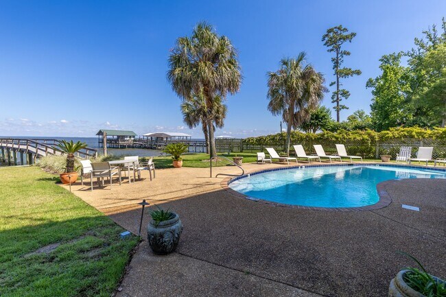 Building Photo - Available now! Top-Floor Bayfront Condo | 2BR · 2BA · Private Balcony · Pool & Wharf Access