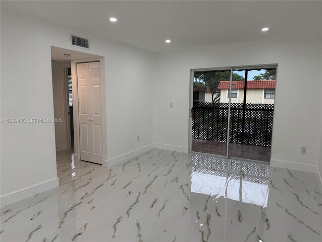 Building Photo - 9726 Hammocks Blvd