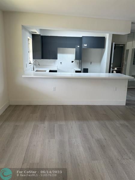 Building Photo - 237 E Ilex Dr
