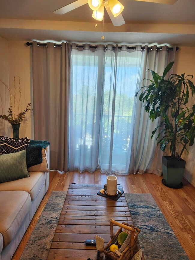 Building Photo - 519 Villa Cir