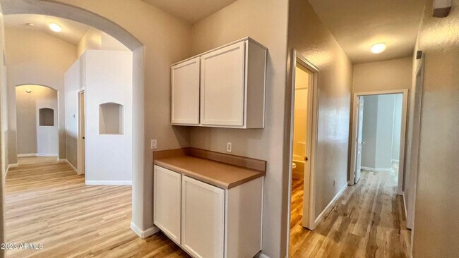 Building Photo - 495 N Bluejay Dr