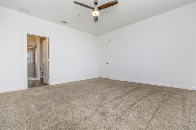 Building Photo - 712 Enchantment Trl