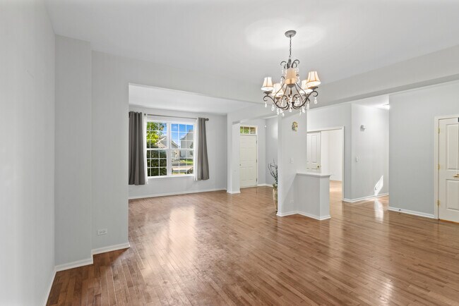 Building Photo - 1534 S Falcon Dr