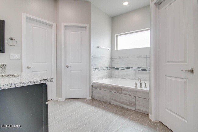 Building Photo - 916 Mormon Tea Dr