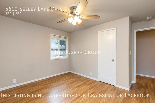 Building Photo - Beautifully updated 3 bed/2 bath in Lakewood!