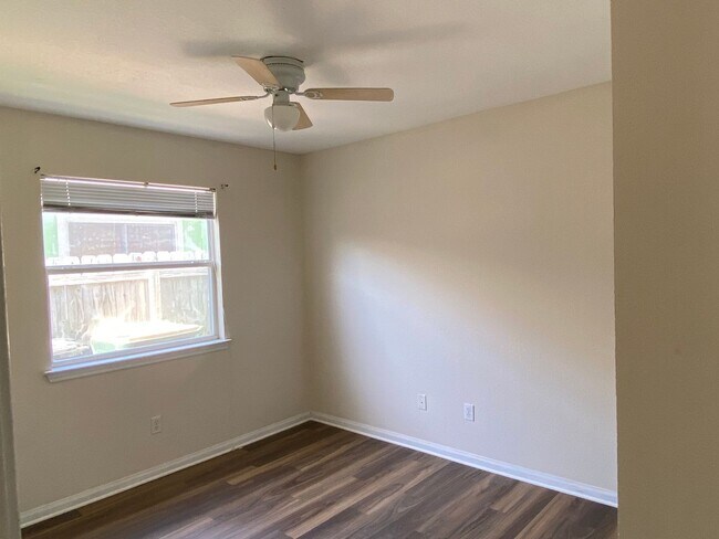 Building Photo - 146 Meadowlark Cir