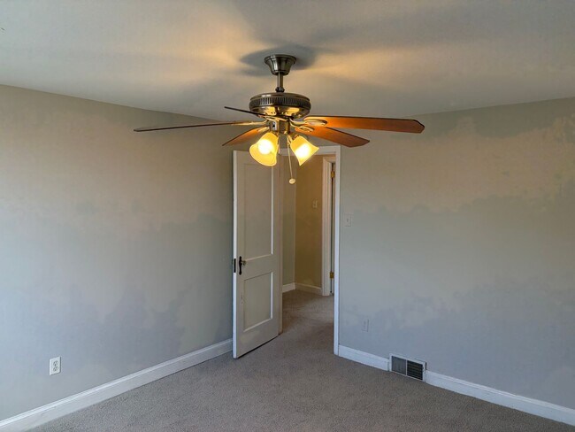 Building Photo - Well Maintained Brick Rowhome in Spring Mill Section of Clifton Heights Is Now Available for Lease