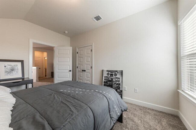 Building Photo - 2812 Sebring Cir