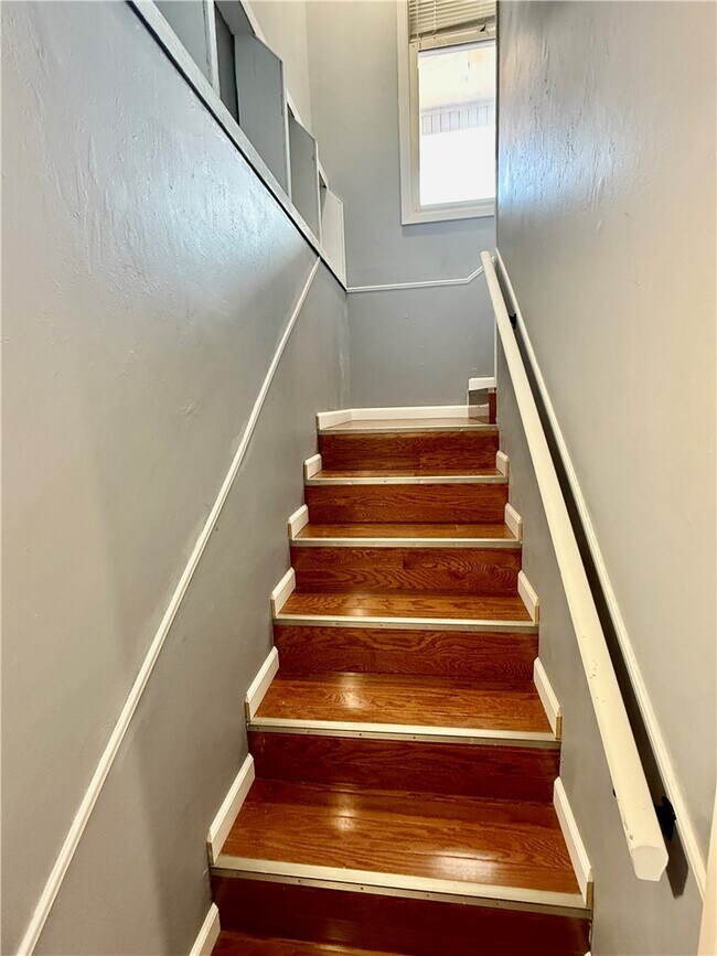 Building Photo - 20 Annette Ln