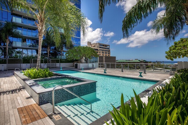 Building Photo - Fully Furnished 2 Bed / 2 Bath Condo with ...