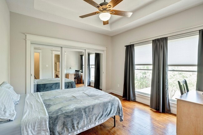 Building Photo - 511 W 22nd St